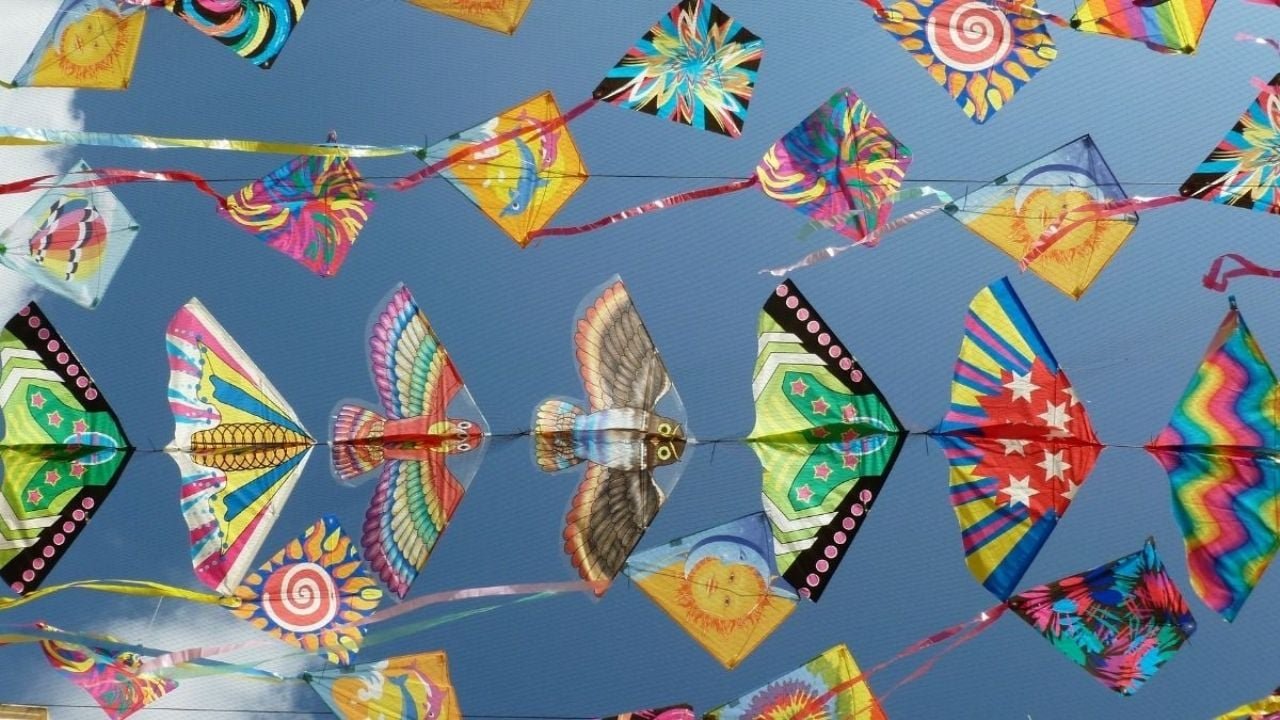 Children flying colorful kites at a community festival in Cancún