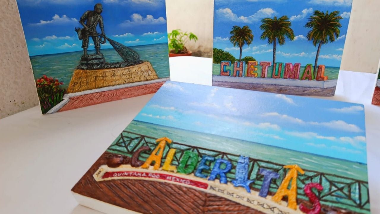 Miniature replica of Anglo-Caribbean wooden houses displayed as artisan piece in Chetumal