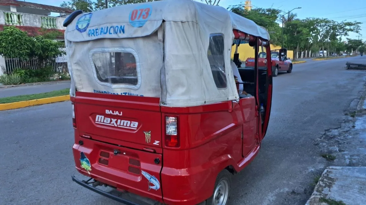 Motorcycle taxis parked on a street in Cozumel, Quintana Roo