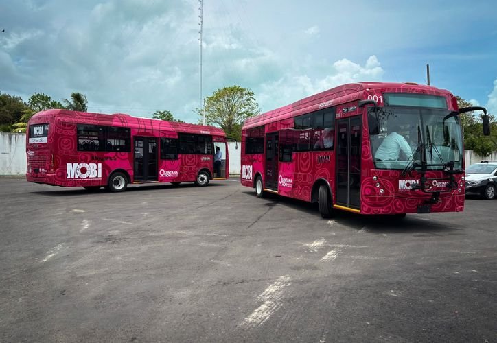 New public transportation buses in Cancun with MOBI system branding