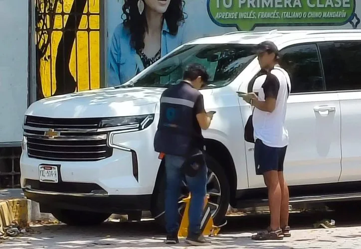 A parking meter on a street in Playa del Carmen, Quintana Roo