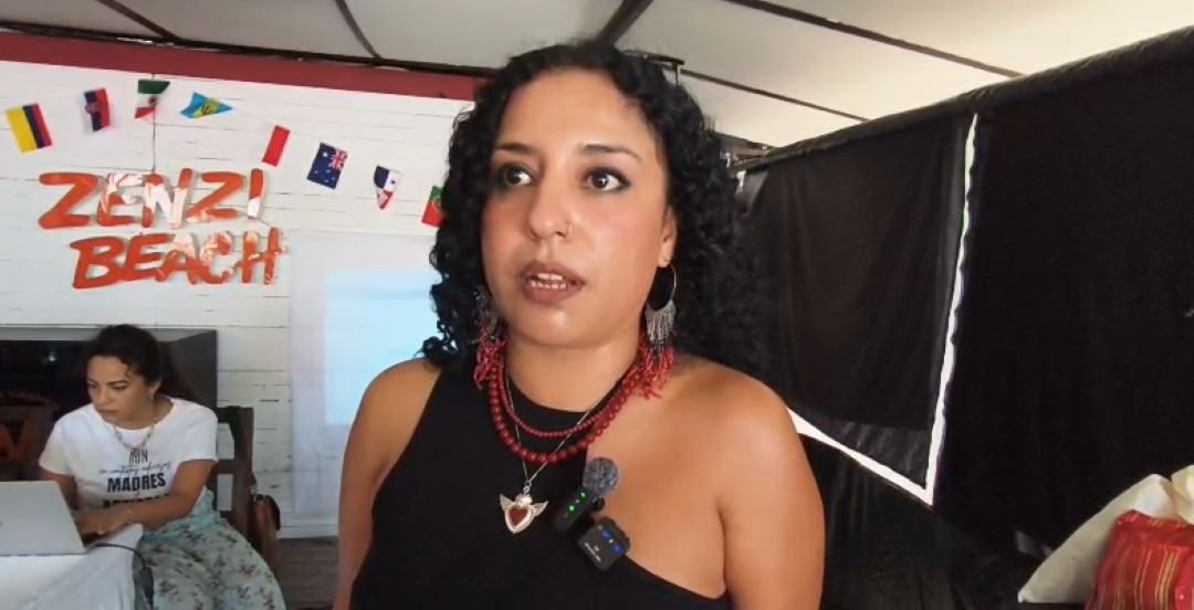 Representative Daniela Jáuregui speaking at a press conference about the stalled museum project in Playa del Carmen