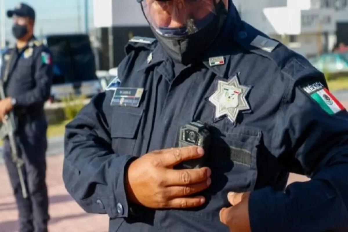 A police officer wearing a body camera in Quintana Roo, Mexico