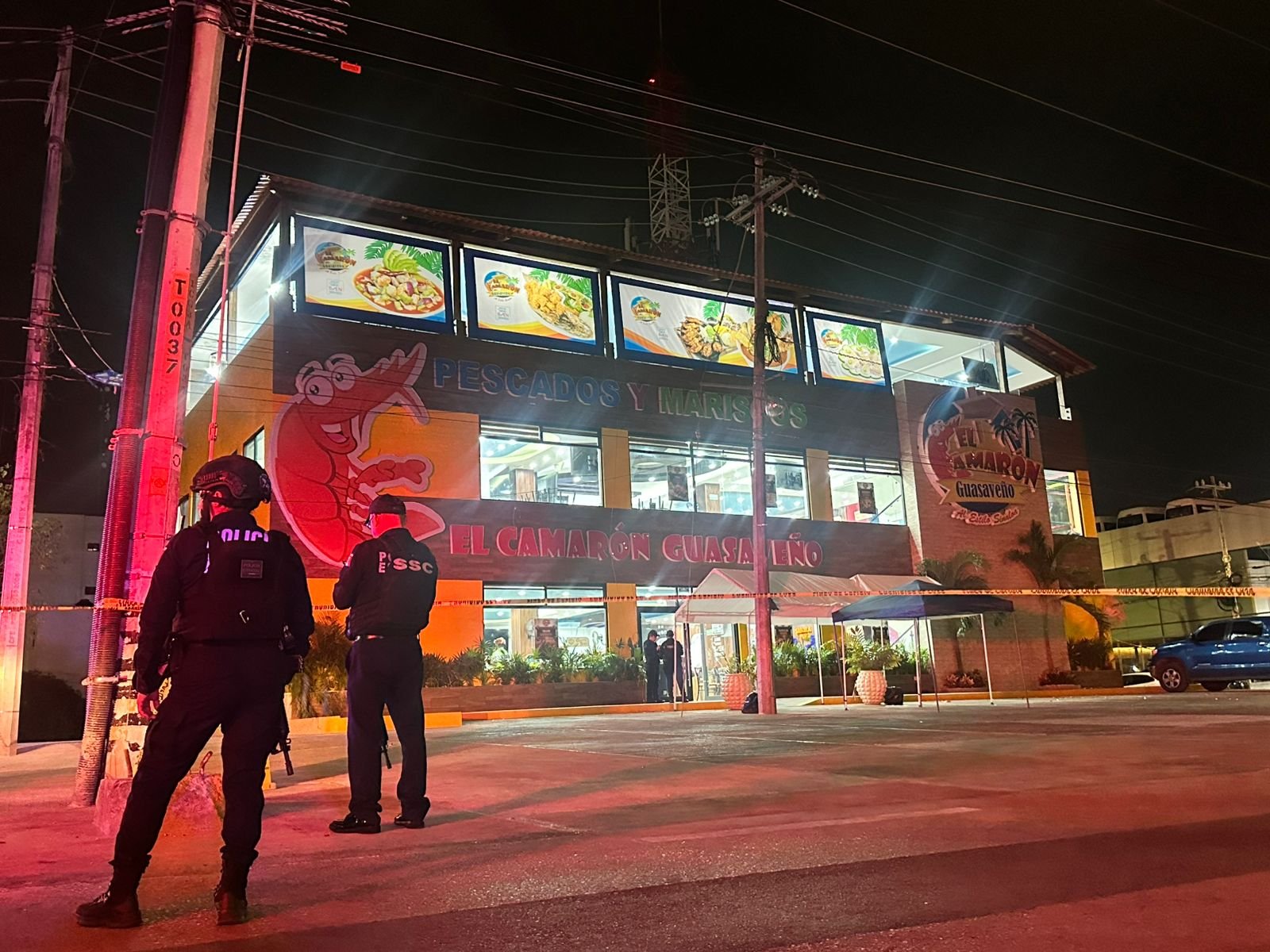 Police officers and emergency vehicles outside El Camarón Guasaveño restaurant in Playa del Carmen after a shooting