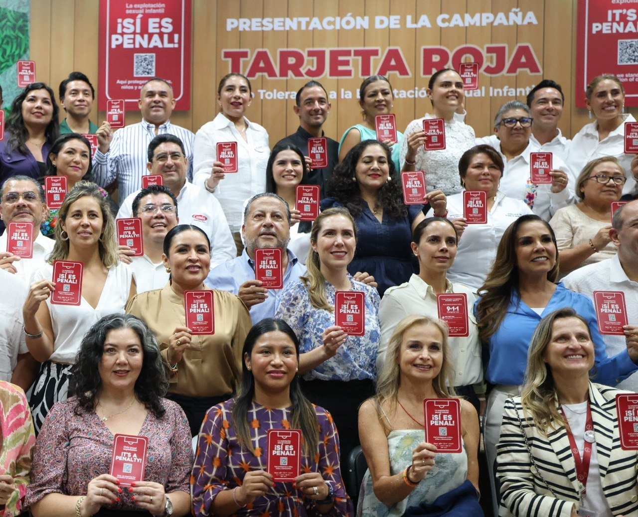 Puerto Morelos Mayor Blanca Merari speaking at the launch of the Tarjeta Roja campaign against child sexual exploitation in Cancun