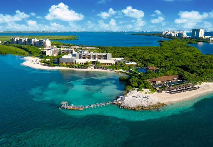 Aerial view of Punta Nizuc beach in Cancun, Quintana Roo