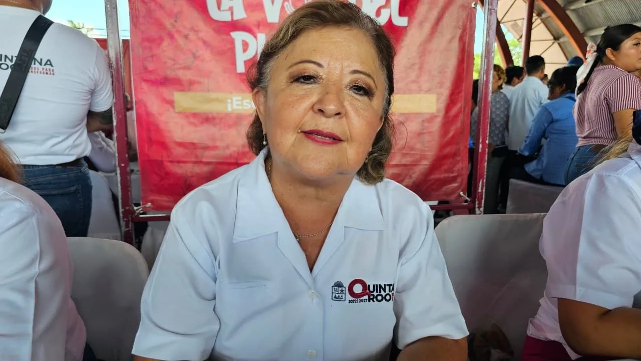 Reyna Arceo Rosado, head of Quintana Roo's Anti-Corruption and Good Governance Secretariat, speaking at a press conference.