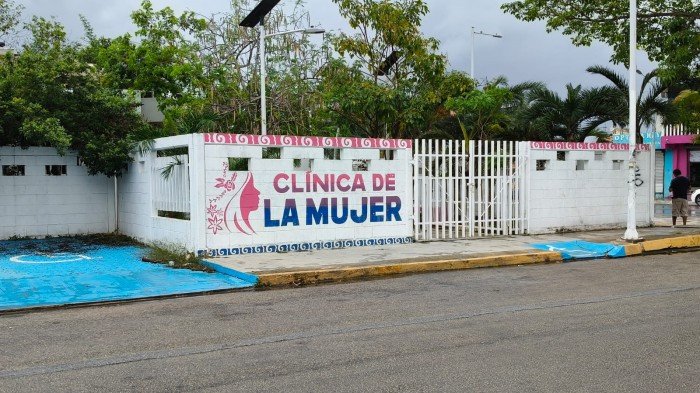Exterior of a newly remodeled health center in Playa del Carmen