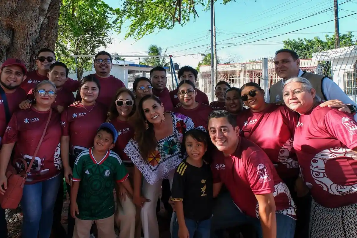 Governor Mara Lezama at the renovated Las Iguanas park in Chetumal