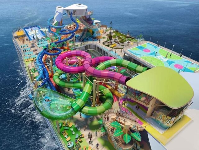 Royal Caribbean's Icon of the Seas cruise ship at sea