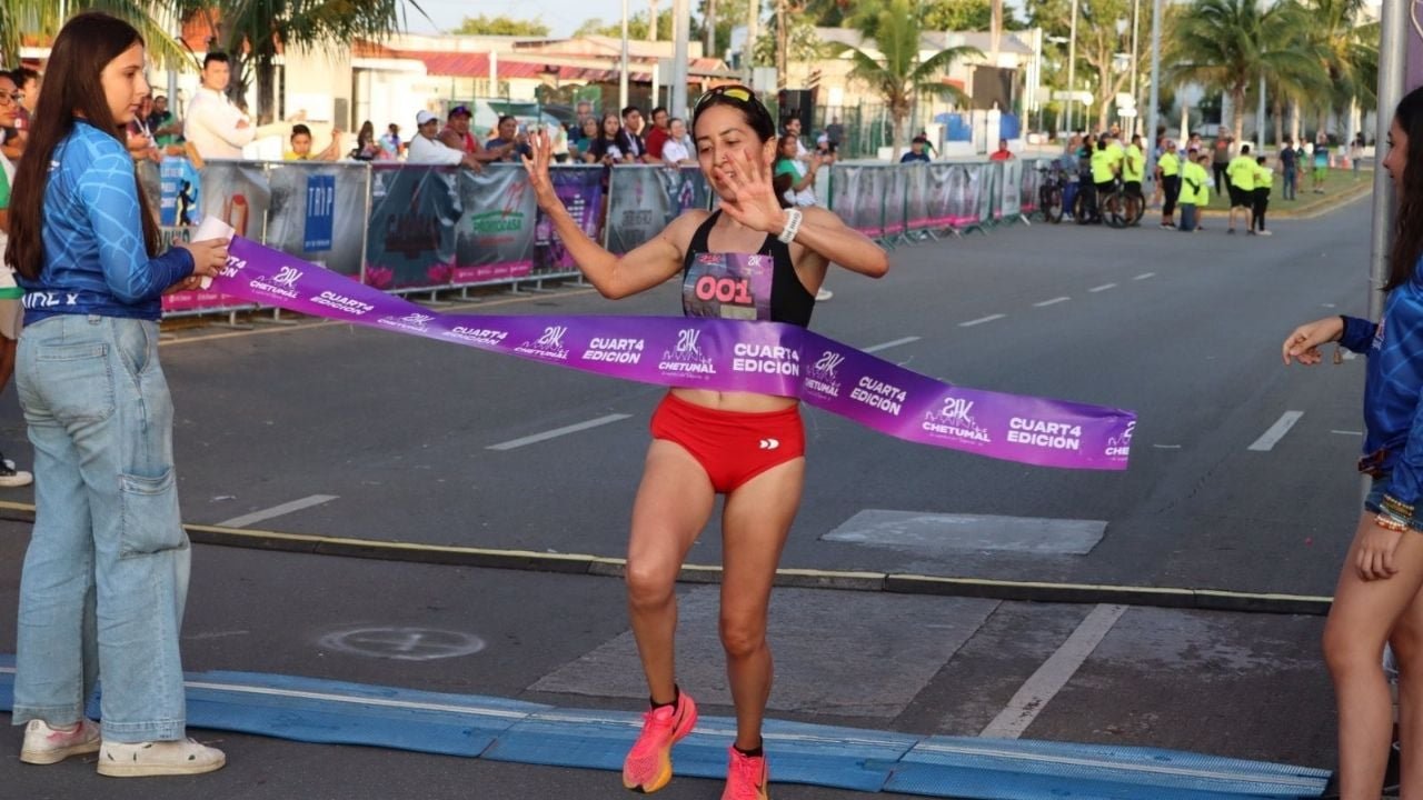 Runners at the starting line of RUN 2026 in Playa del Carmen