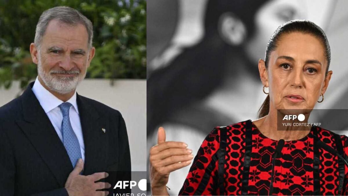 Mexican President Claudia Sheinbaum and Spain's King Felipe VI shake hands at the National Palace in Mexico City.