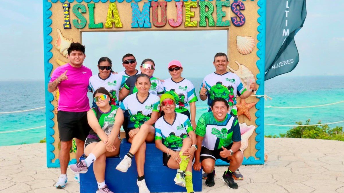 Participants at the first Social Run & Coffee Rave event in Isla Mujeres, Quintana Roo