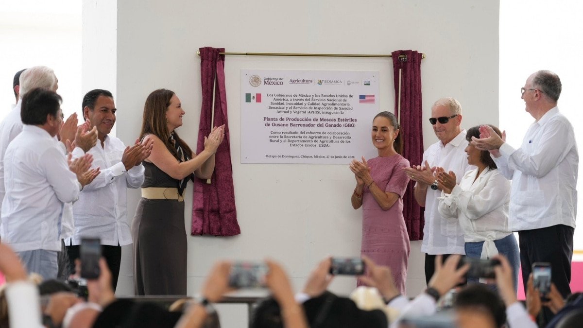 Mexican President Claudia Sheinbaum and US Agriculture Secretary Brooke Rollins at the inauguration of a sterile fly plant in Chiapas