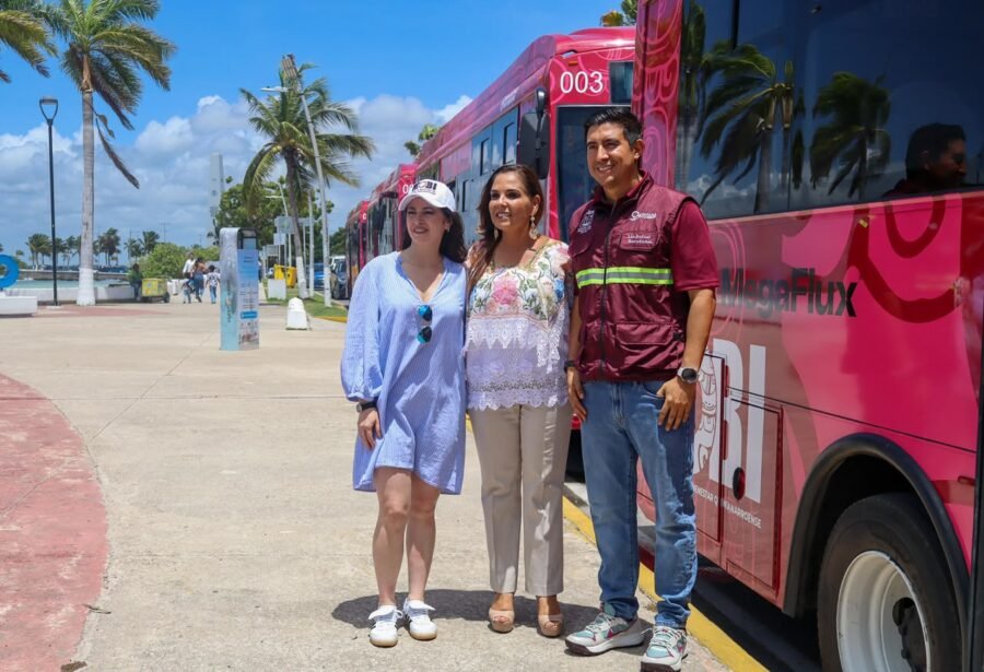 Five Taruk electric buses parked on Boulevard Bahia in Chetumal