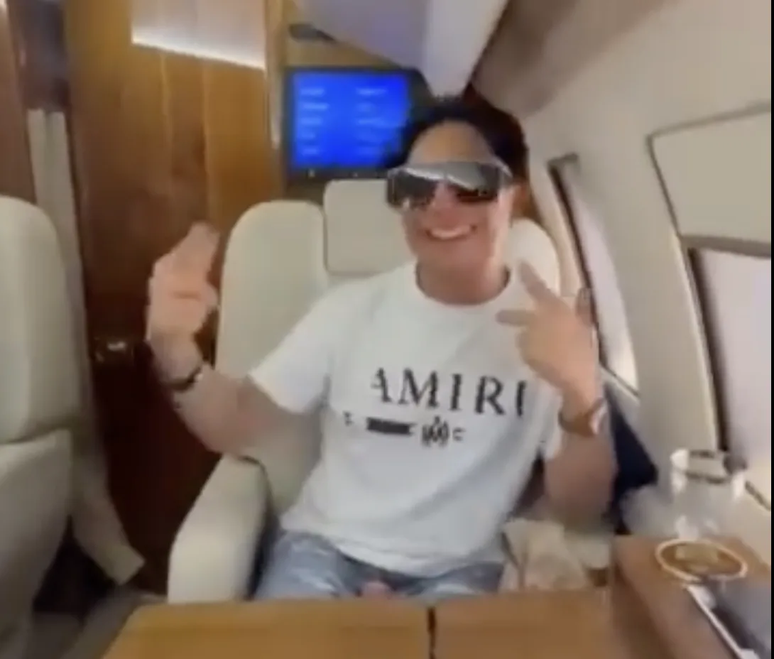 Screenshot of a video showing Tulum councilor Eliazar Mas Kinil inside a private jet