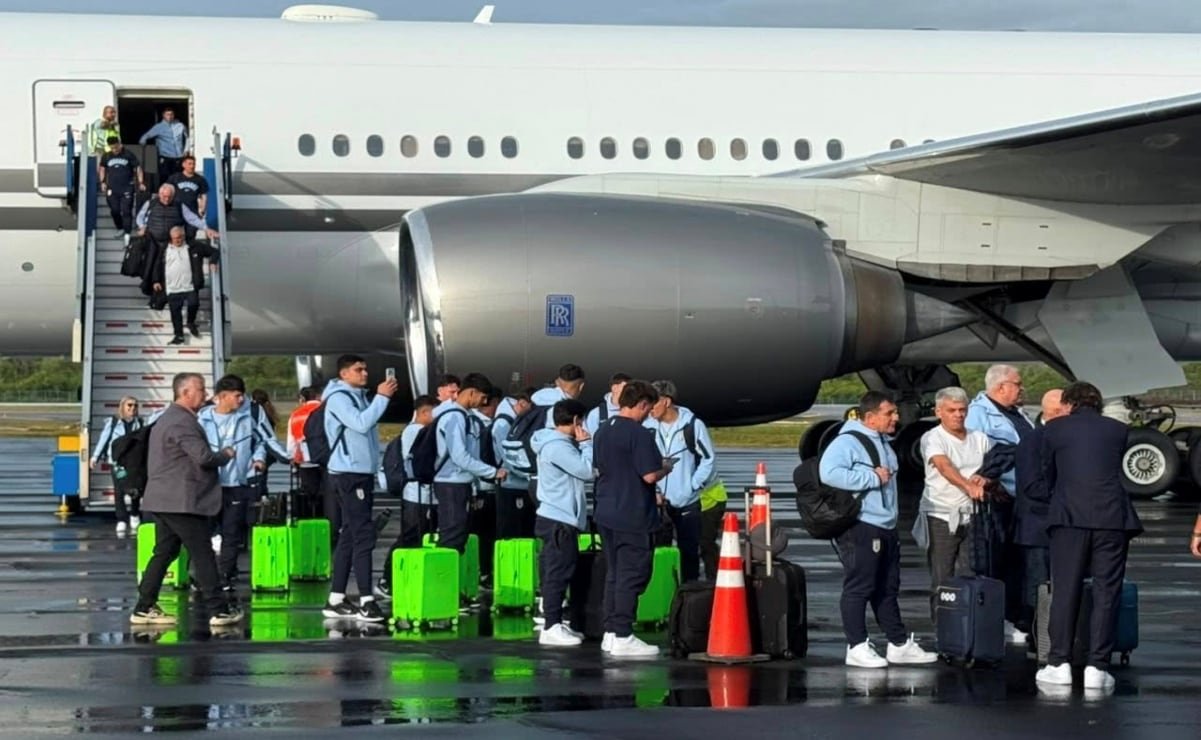 Governor Mara Lezama welcomes Uruguay national soccer team to Cancun