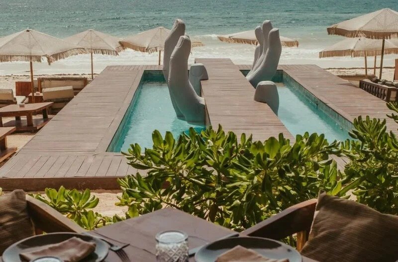 Closed Vagalume beach club in Tulum with a sign reading Cerrado