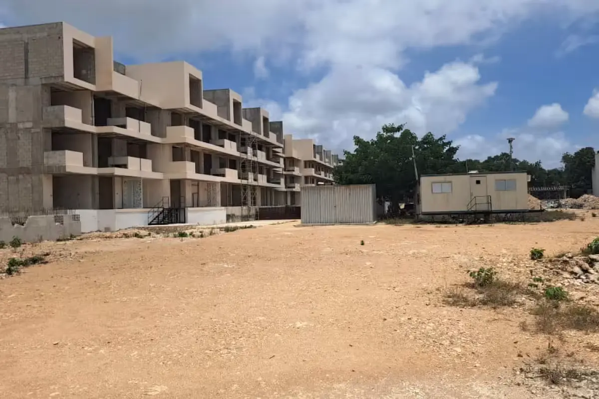 Stalled construction site of Vinza Ocean Tulum development in La Veleta neighborhood