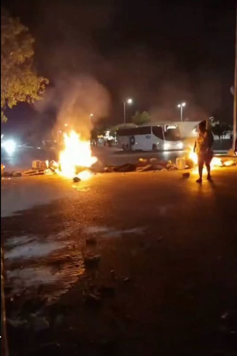 Fires and blockades in playa del carmen