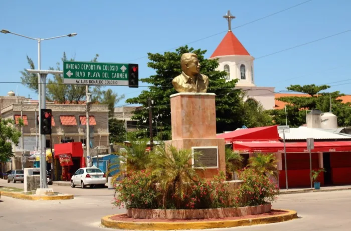Carlos Solis Heredia, director of the Continental Human Rights Organization, speaking during an interview about legalizing alcohol sales in the Colosio neighborhood of Playa del Carmen.