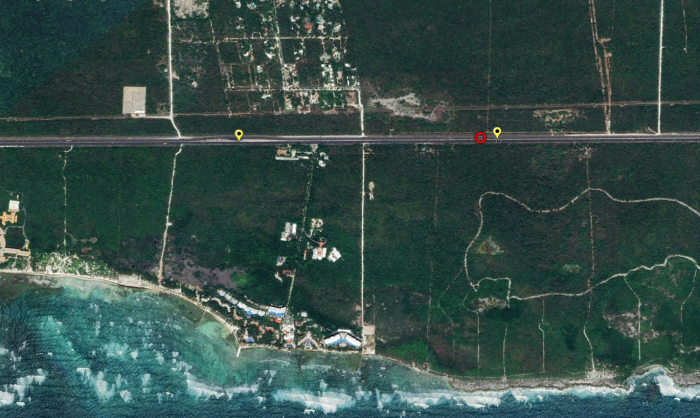 Aguakan technical team repairing a water main leak on Federal Highway 307 in Quintana Roo