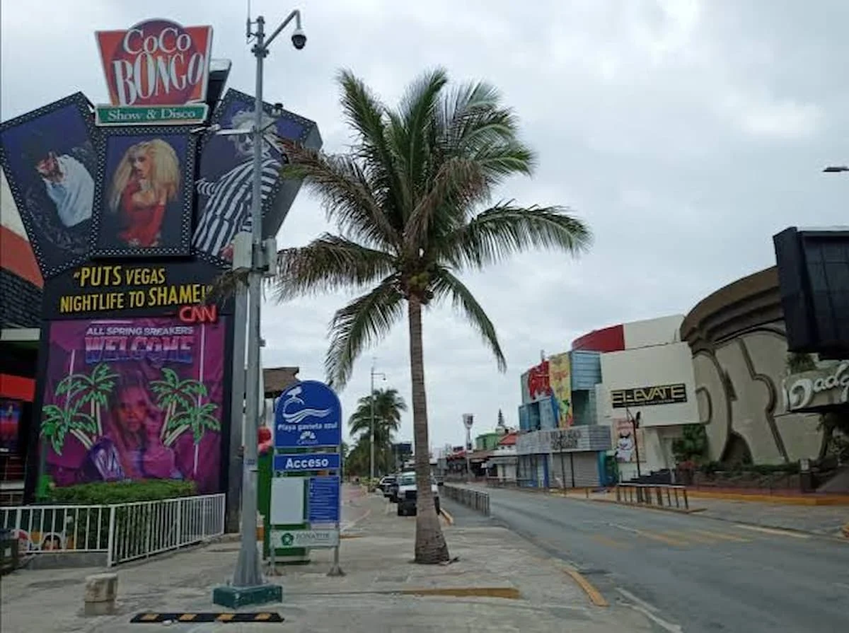Workers renovating the Andador de los Milagros pedestrian walkway in Cancun's Hotel Zone