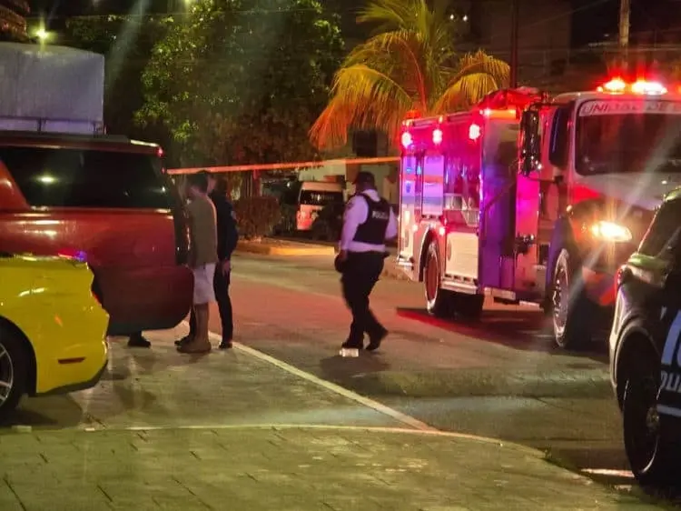 A red pickup truck completely charred after being set on fire in Playa del Carmen, Quintana Roo