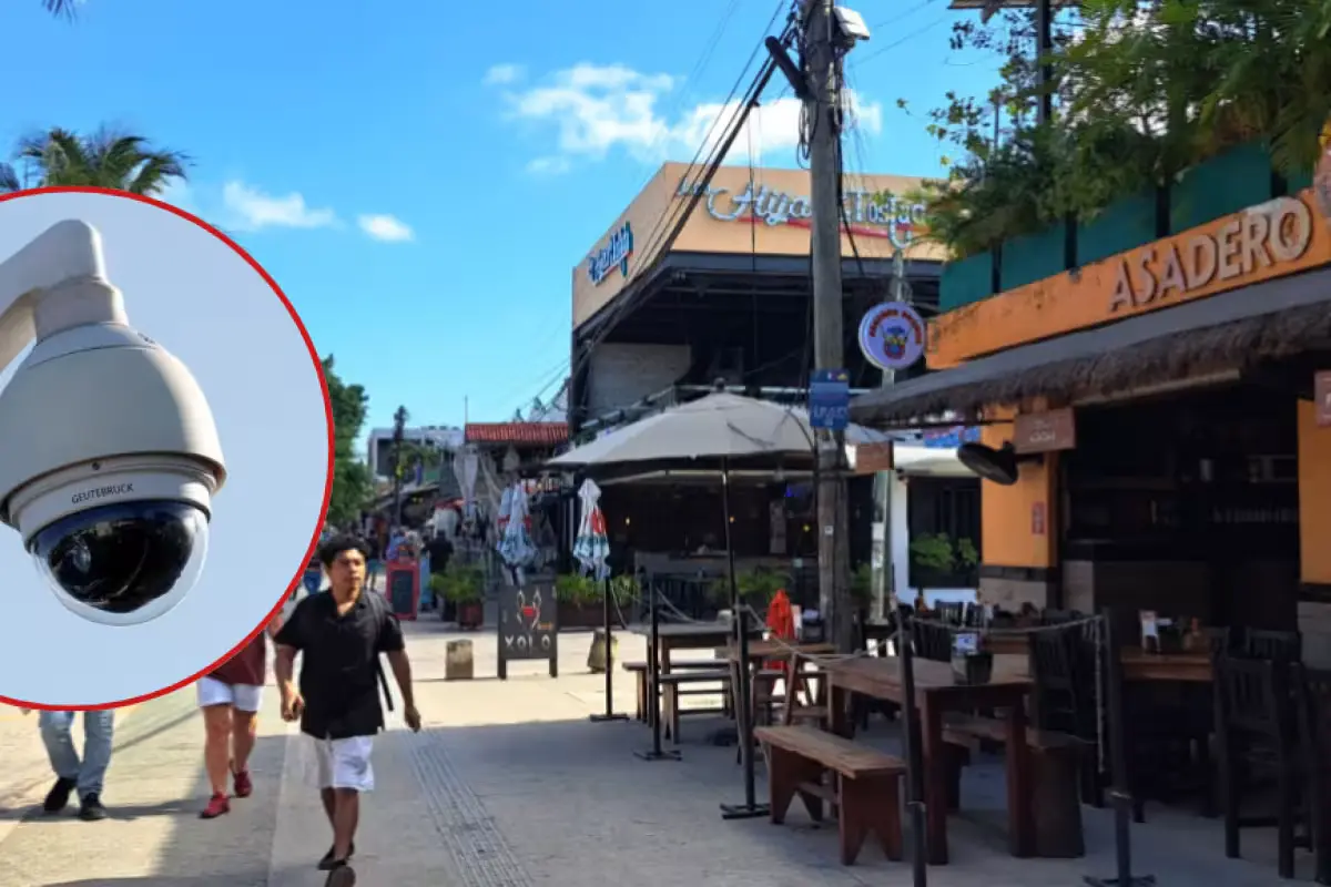A group of business owners in Tulum at a meeting with municipal officials discussing security camera connection fees