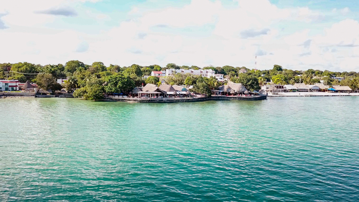 Residents of Calderitas, Quintana Roo, protest after paying for land without receiving titles