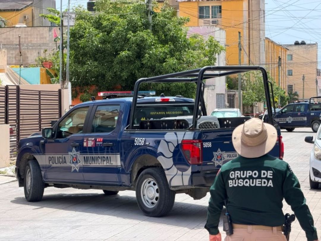 Police officers outside a home in Cancun where five skulls were found