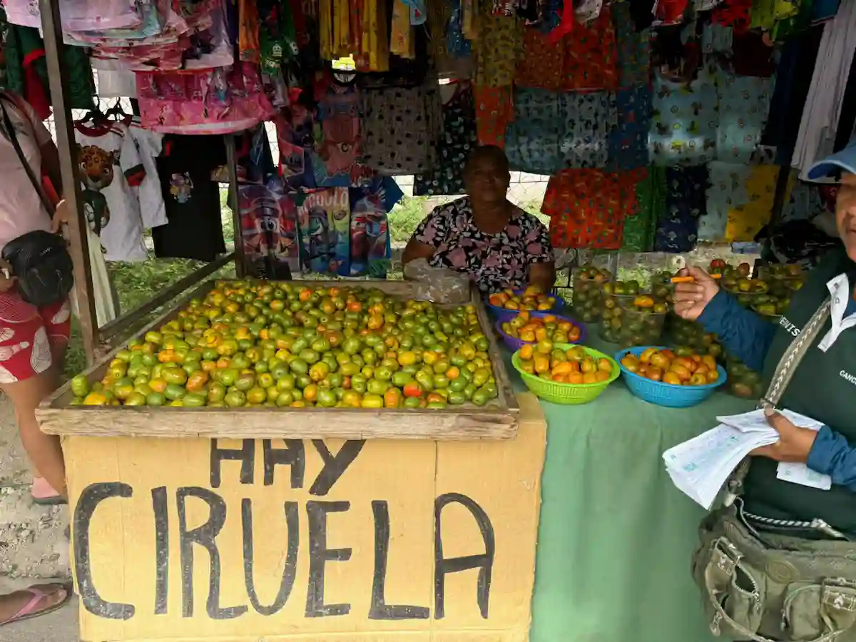 Shopper browsing at a Cancún street market during hot summer weather