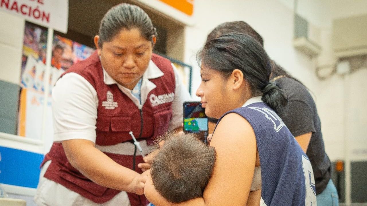 Health officials in Quintana Roo are urging parents to check children's vaccination records amid a 30% surge in chickenpox cases.