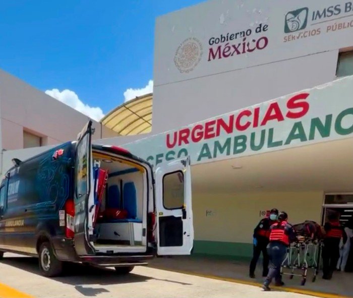 Two workers injured after falling from a two-story building at a construction site in Ciudad Mayakoba, Playa del Carmen