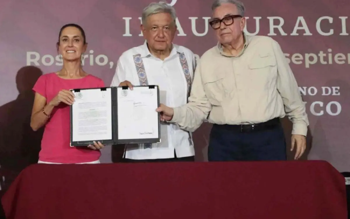 Mexican President Claudia Sheinbaum and Sinaloa Governor Ruben Rocha Moya at a political event