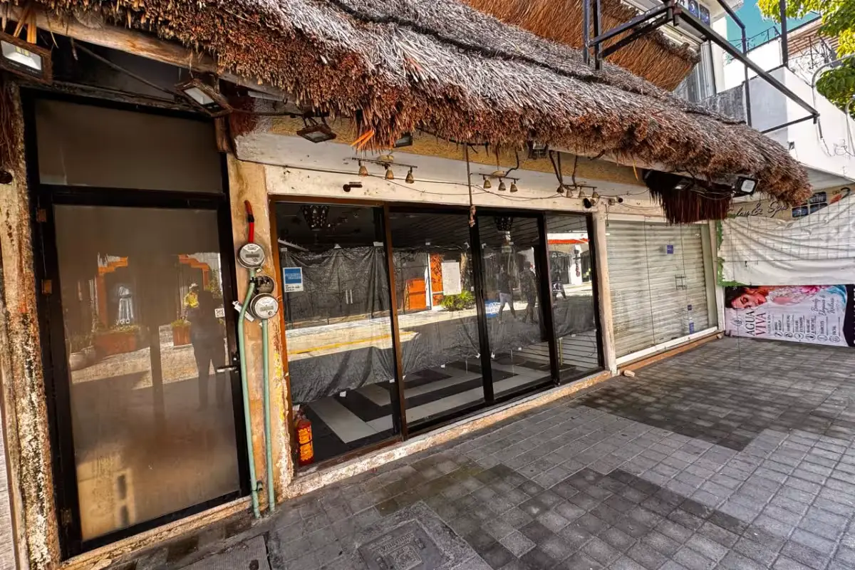 Abandoned storefronts on Quinta Avenida in Playa del Carmen, Quintana Roo