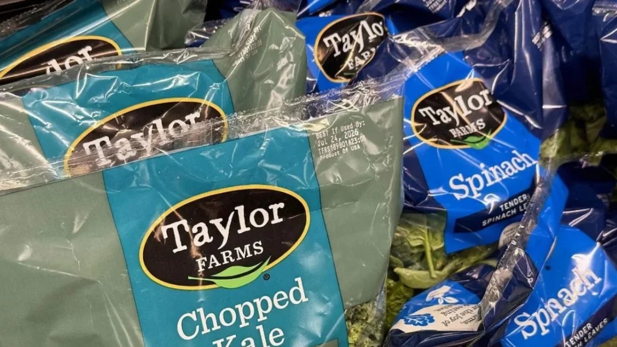 Cofepris officials inspecting lettuce samples at Taylor Farms plant in Mexico