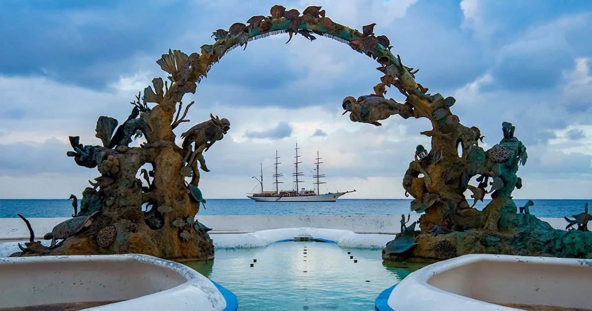 People participating in Cozumel Vivo Fest activities promoting sustainability