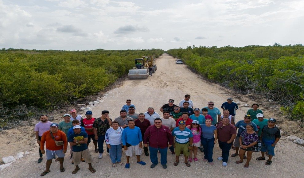 Cozumel Mayor José Luis Chacón Méndez speaking with fishermen at the rehabilitated road to Laguna Ciega