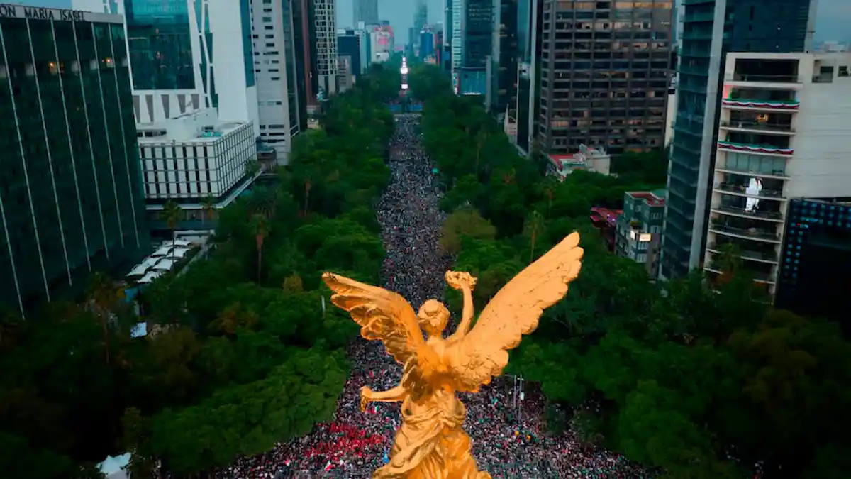 Large crowd gathered at the Angel of Independence monument in Mexico City during a World Cup celebration