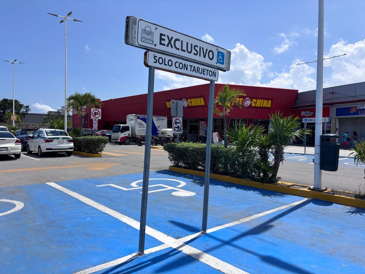 A designated parking space for people with disabilities in Cancun, Quintana Roo.
