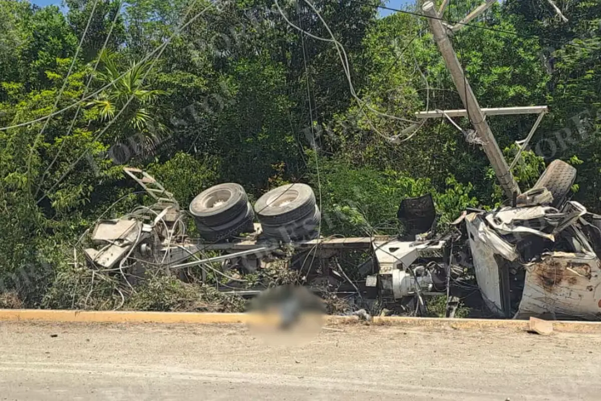 Wreckage of a dump truck after a crash on Federal Highway 307 near Tulum, Quintana Roo