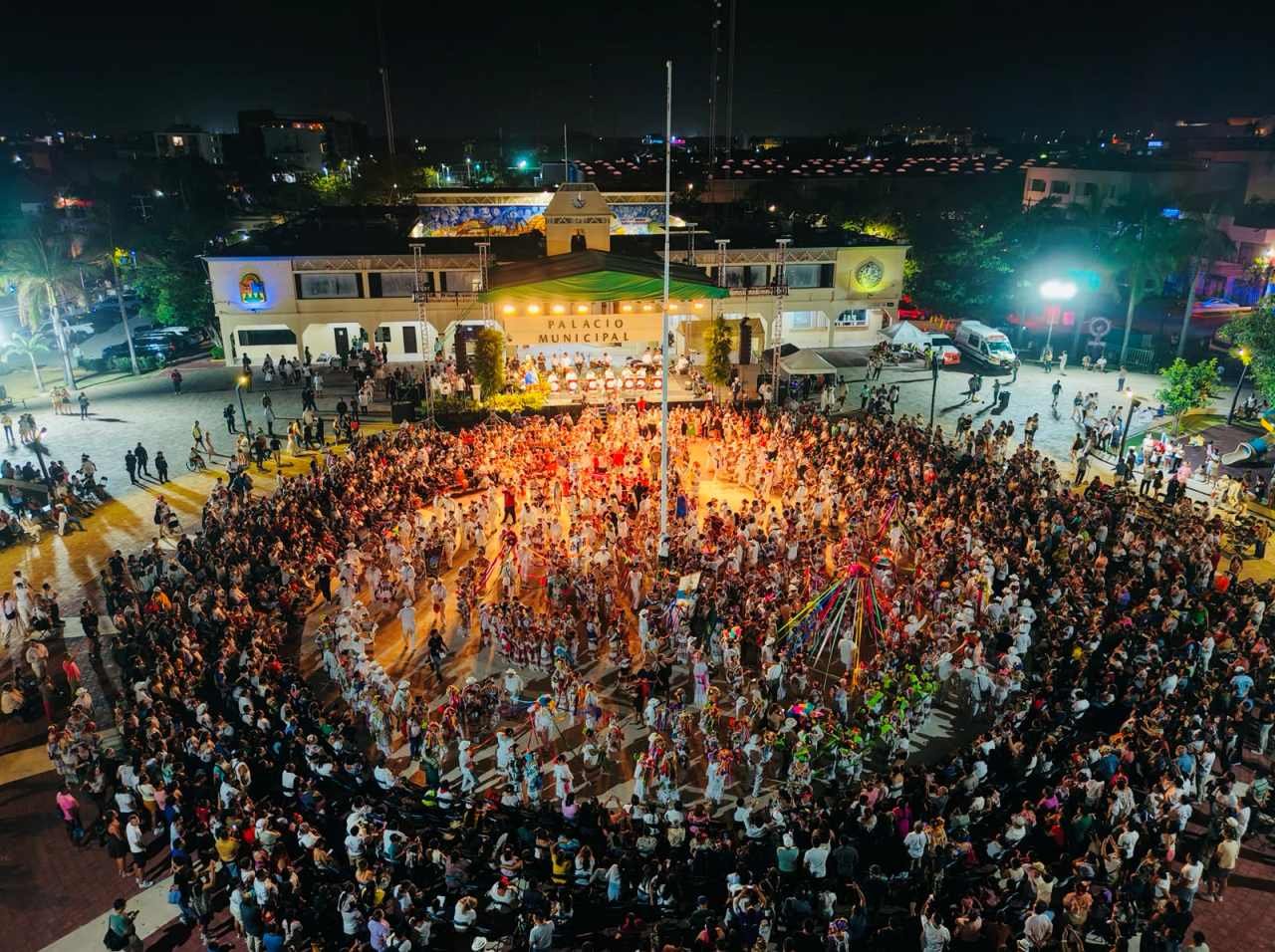 Devotees carry the Virgin of Carmen statue during the maritime procession at the closing of Feria del Carmen 2026 in Playa del Carmen