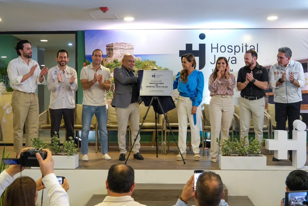 Governor Mara Lezama and officials at the groundbreaking ceremony for Joya Tulum Hospital