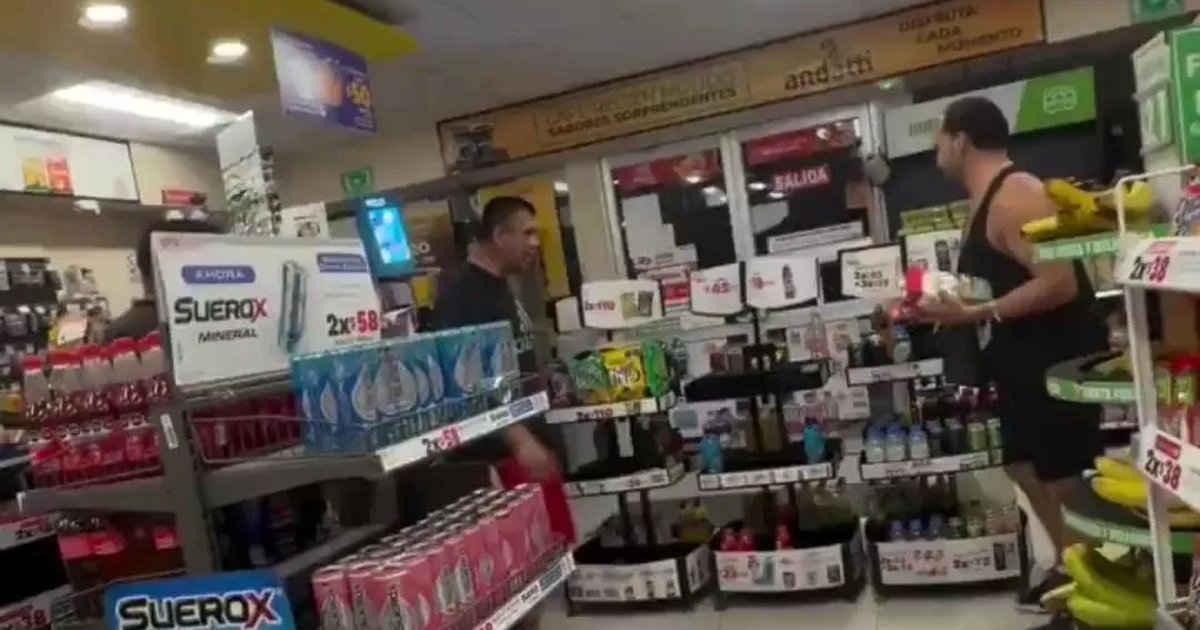 Screenshot from a video showing an LGBT activist being attacked in an Oxxo store in Playa del Carmen