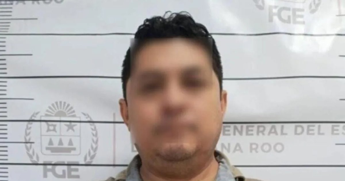 Mugshot of Lorenzo Bernabé Miranda, former Tulum urban development director, wearing a white shirt and beige shorts.