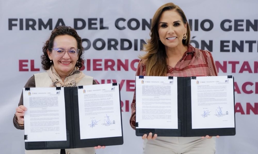 Governor Mara Lezama and Rector Xóchitl Herrera sign the agreement to create the Rosario Castellanos University in Playa del Carmen and Chetumal.