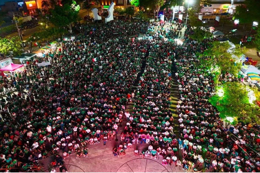 Mexican soccer fans in Quintana Roo watching the World Cup match against England