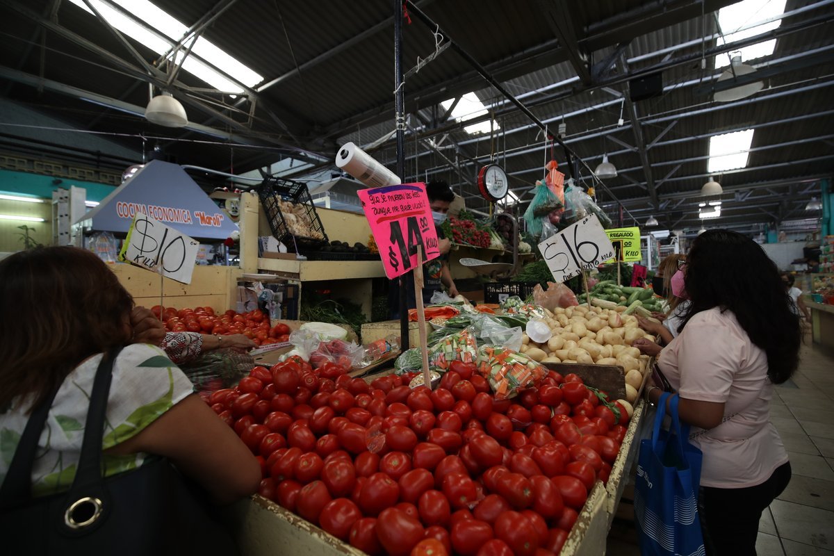 Graph showing Mexico's annual inflation rate falling to 3.37% in June 2026