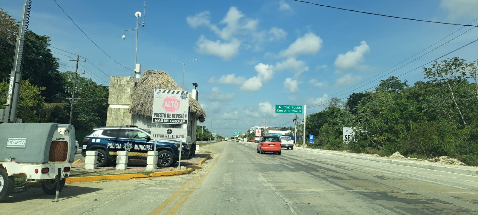 A teenage girl with a suitcase being escorted by police officers in Tulum, Quintana Roo